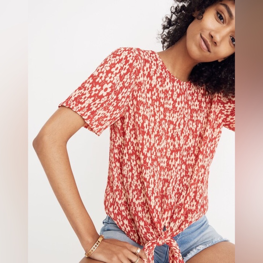 Madewell Crinkled Button-Back Tie Tee in Full Bloom